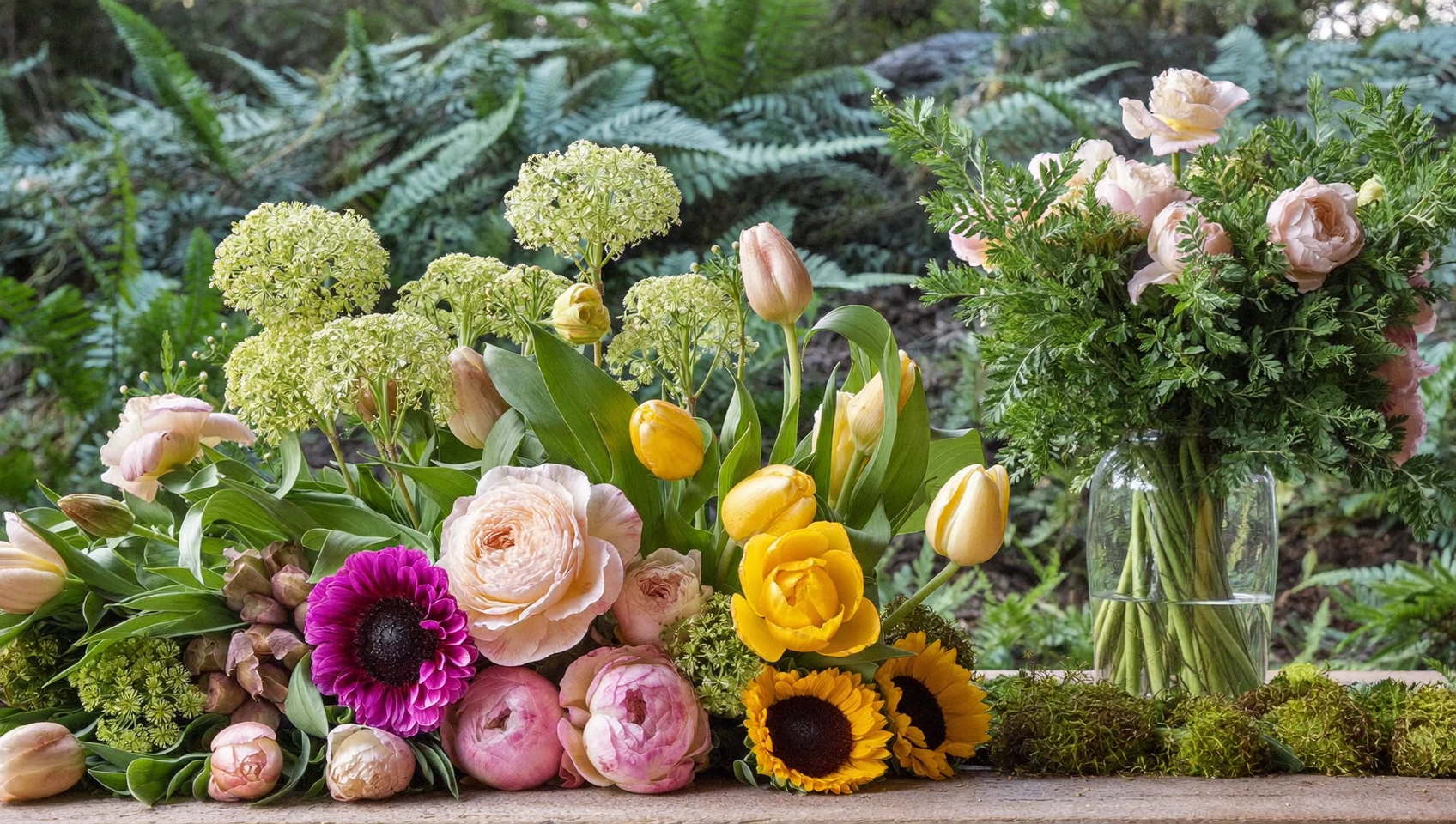 Illustrazione di un bouquet primaverile in tonalità naturali